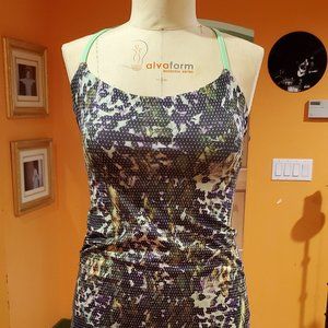 Lululemon athletic top, built in support